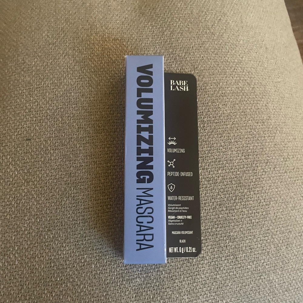 Babe Lash Volumizing Mascara - Black